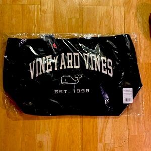 Brand new Vineyard Vines navy tote with white straps. See pictures for sizing.